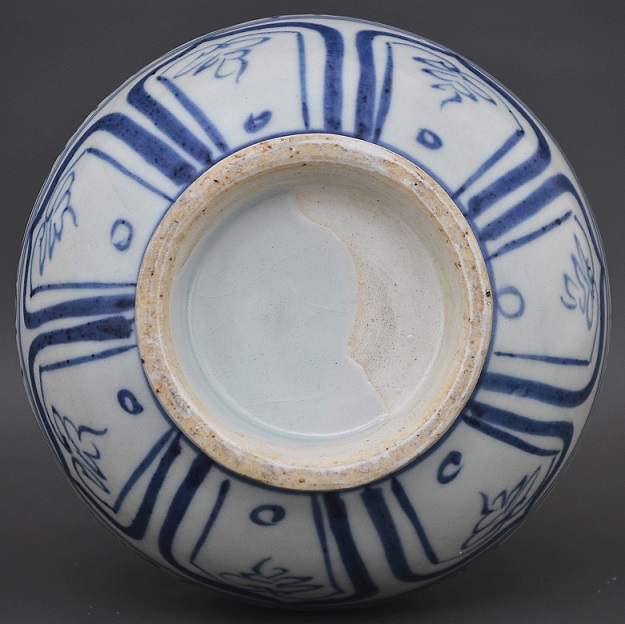 A pair Dragon Vase, Yuan Dynasty